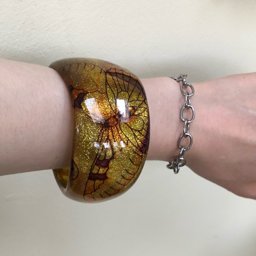 BEAUTIFUL BUTTERFLY BANGLE